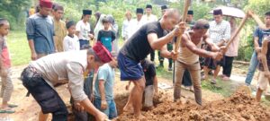 Bhabinkamtibmas Desa Sentul Hadiri Kegiatan Takziah dan Pemakaman Alm Bpk JASIMAN bin ARYA di Kp. Pasir Desa Sentul Balaraja