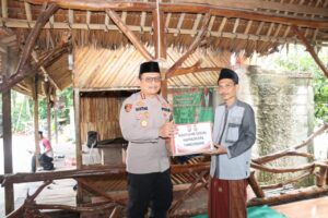 Peduli Santri, Kapolresta Tangerang Gelar Baksos di Ponpes Daarul El Haqqi Panongan