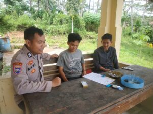 Bhabinkamtibmas Polsek Bojongmanik Polres Lebak Sambangi warga di Desa Binaan