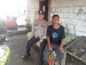 Sambangi Warga, Bhabinkamtibmas Polsek Wanasalam Polres Lebak jaga silaturahmi Dengan Warga