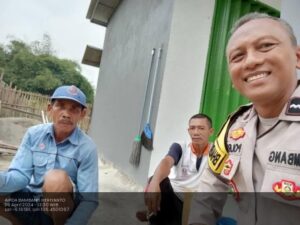 Upaya pendekatkan diri kepada masyarakat, Polsek Kresek kunjungi warga di Desa dalam rangka Program Polisi RW