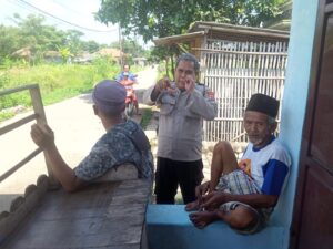 Menjalin Tali Silaturahmi dengan para Sesepuh, Polsek Kresek kunjungi Tokoh Masyarakat di Desa