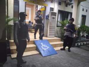 Siap menjaga keamanan Mako cegah aksi teror anggota Laksankan sispam mako