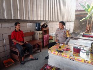 Bhabinkamtibmas Polsek Cilegon patroli Dialogis Dekati tokoh masyarakat sekligus bertatap muka dengan sesepuh