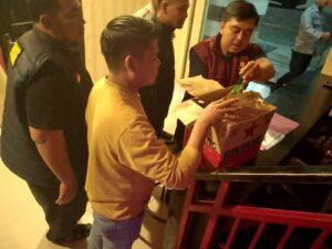 Anggota Polsek Cibeber Polres Cilegon, lakukan razia Minuman Beralkohol di wilayah Cibeber