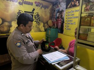 Polsek Purwakarta Laksanakan Razia Penyakit Masyarakat Razia Miras di wilayah