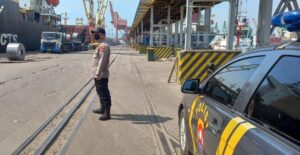 Guna Pastikan Keamanan Polsek Kskp Banten Polres Cilegon Laksanakan Patroli Dialogis Jalur Kawasan Pelabuhan dalam rangka Cooling System