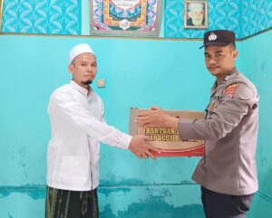 Bhabinkamtibmas Polsek Rangkasbitung Polres Lebak Salurkan Paket Sembako Ke Ponpes Nurul Ikhsan Al Hafidz Dari Kapolda Banten