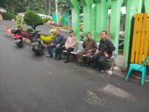 Bhabinkamtibmas Polsek Lebakgedong sambangi Satpam Ponpes La Tansa Ds. Banjaririgasi Kec. Lebakgedong