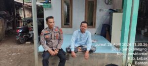 Sambangi Warga, P. S kanit samapta Polsek Leuwidamar Polres Lebak jaga silaturahmi Dengan Warga