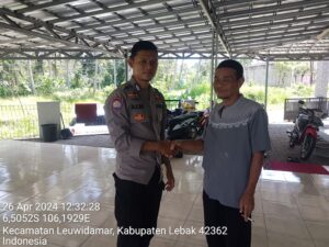 Sambangi Warga, Bhabinkamtibmas Polsek Leuwidamar Polres Lebak jaga silaturahmi Dengan Warga