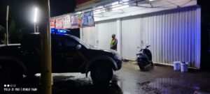 Kanit Samapta Polsek Cimarga Polres Lebak Lakukan Pengecekan Waralaba Dimalam Hari