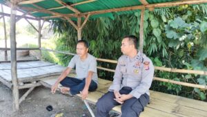 Sapa Warga, Kanit Samapta Polsek Cimarga Polres Lebak Kunjungi Warga Desa