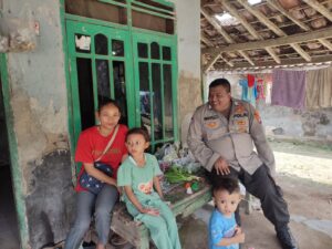 Bhabinkamtibmas Polsek Rangkasbitung Polres Lebak Sapa Pedagang Sayur Rumahan
