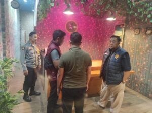Jajaran Polsek Cibeber Polres Cilegon, lakukan razia Minuman Beralkohol di wilayah Cibeber