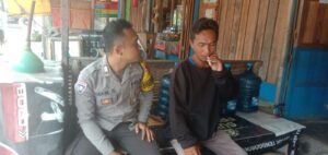 Di Desa Bayah Barat Bhabinkamtibmas Polsek Bayah Polres Lebak Sambang Warga Ajak Jaga Kamtibmas