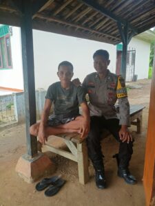 Lewat Sambang, Bhabinkamtibmas Polsek Cileles Polres Lebak Ajak Warga Wujudkan Situasi Kamtibmas Yang Aman Kondusif