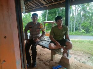 Lewat Sambang, Bhabinkamtibmas Polsek Cileles Polres Lebak Ajak Warga Wujudkan Situasi Kamtibmas Yang Aman Kondusif