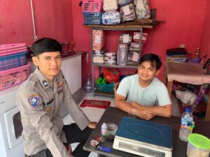 Anggota Polsek Gunungkencana Polres Lebak Sambangi Warga berikan Pesan Kamtibmas