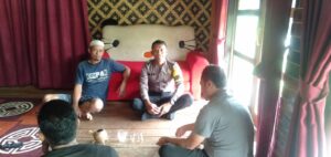 Bhabinkamtibmas Polsek Sobang Polres Lebak Sambang Silaturahmi Kamtibmas kepada Warga Masyarakat di Kp.Cidikit Desa Hariang Kecamatan Sobang Kab.Lebak