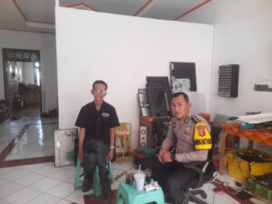 Bhabinmas Polsek Cilograng Sambangi Dan Berikan Himbauan Kamtibmas Kepada Warga Desa GunungBatu