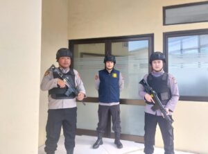 Anggota Polsek Kskp Merak Melaksanakan Sispam Mako Polsek