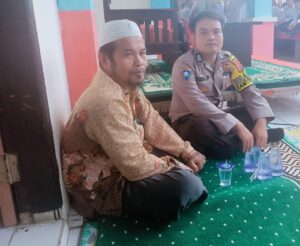 Sambangi Desa Binaan Bhabinkamtibmas Polsek Cilograng Polres Lebak Ajak Warga Desa LabakTipar Jaga Kamtibmas.