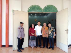 Anggota Polsek Rangkasbitung Polres Lebak Hampiri Jemaat Gereja Pasundan Rangkasbitung