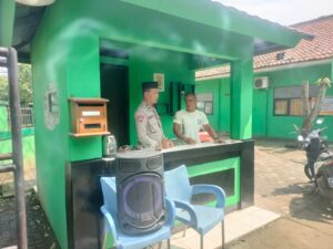 Anggota Bhabinkamtibmas Desa Tobat Kecamatan Balaraja Polsek Balaraja Polresta Tangerang giat Sambang Warga Binaan