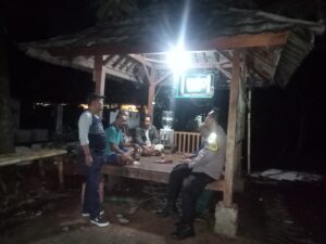 Polres Karawang, Ciptakan Situasi Aman Polsek Kotabaru Lakukan Patroli Pos Kamling