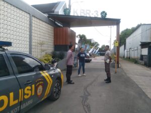Polres Karawang, Cegah Kejahatan di Pemukiman Warga Polsek Kotabaru Lakukan Patroli Rutin Perumahan