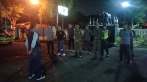 Polres Karawang, Cegah Potensi Kejahatan Malam Minggu Polsek Kotabaru Lakukan Apel KRYD