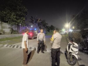 Bhabinkamtibmas Polsek Cilegon datangi warganya serap informasi dengan cara pendekatan