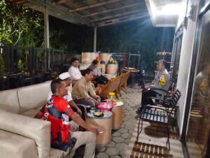 Dengan Jalin Komunikasi aktif, Personil Polsek Cibeber sambangi warga