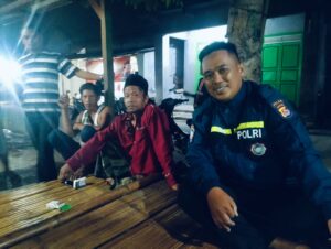 Polisi RW Polsek Kresek semakin dekat dan erat dengan warga binaannya di Desa