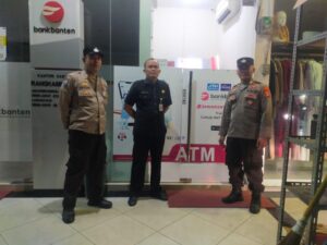 Anggota Polsek Rangkasbitung Polres Lebak Patroli Mobile Ke Bank Banten Rangkasbitung