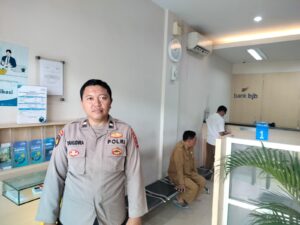 Personil Sat Pamobvit Polresta Tangerang melaksanakan kegiatan Patroli ke Bank BJB KCP Tigaraksa Kab.Tangerang Banten