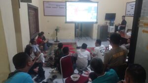 Kapolsek Rangkasbitung Polres Lebak Bersama Warga Masyarakat Nobar Semi Final Fiala Asia U 23 di Mapolsek Rangkasbitung