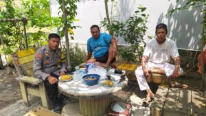 Laksanakan sambang sambil ngopi bareng dengan warganya, Bhabinkamtibmas Gerem polsek Pulomerak