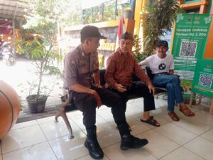 Babinkamtibmas Polsek Cilegon serap informasi dengan cara sowan dan silaturahmi