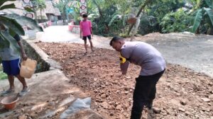 Bhabinkamtibmas Polsek Puloampel Polres Cilegon Terus Berikan Pembinaan Masyarakat