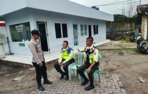 Personil Polsek KSKP Banten Polres Cilegon Polda Banten Bincang bersama Pekerja/Buruh di Pelabuhan