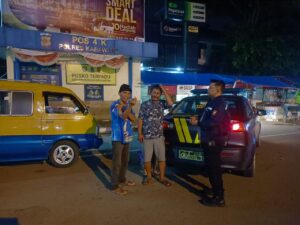 Polres Karawang, Polisi Gelar Patroli Antisipasi Gukamtibmas di Alun-alun Karawang