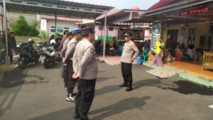Mengawali tugas rutin, Kanit Binmas Polsek Kresek pimpin Apel Pagi di halaman Mapolsek Kresek