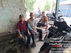 Aiptu Iwan Budiman Bhabinkamtibmas Kelurahan Balaraja Polsek Balaraja Polresta Tangerang giat Sambang, Tomas, Toga, dan Toda Kp. Bakung RT.03/01 Balaraja