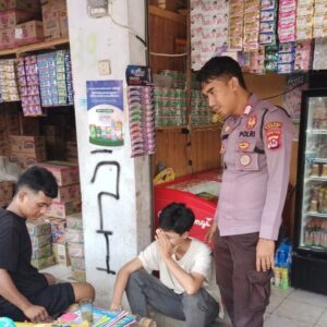 Anggota Polsek Banjarsari melaksanakan kegiatan sambang di desa Kerta
