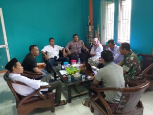 Bhabinkamtibmas sambang dan silaturahmi di Kantor Kelurahan Tegalbunder