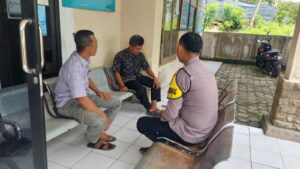 Kedekatan Polri dengan Masyarakat Bhabinkamtibmas Polsek Mancak Lakukan Sambang Dialogis.