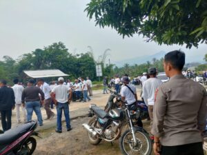 Untuk menjaga Harkamtibmas Personil Polsek Anyar Polres Cilegon Polda Banten melaksanakan pengawalan masa Unras