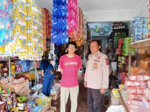 Personil Polsek Cibeber Polres Lebak Sambangi warga masyarakat.